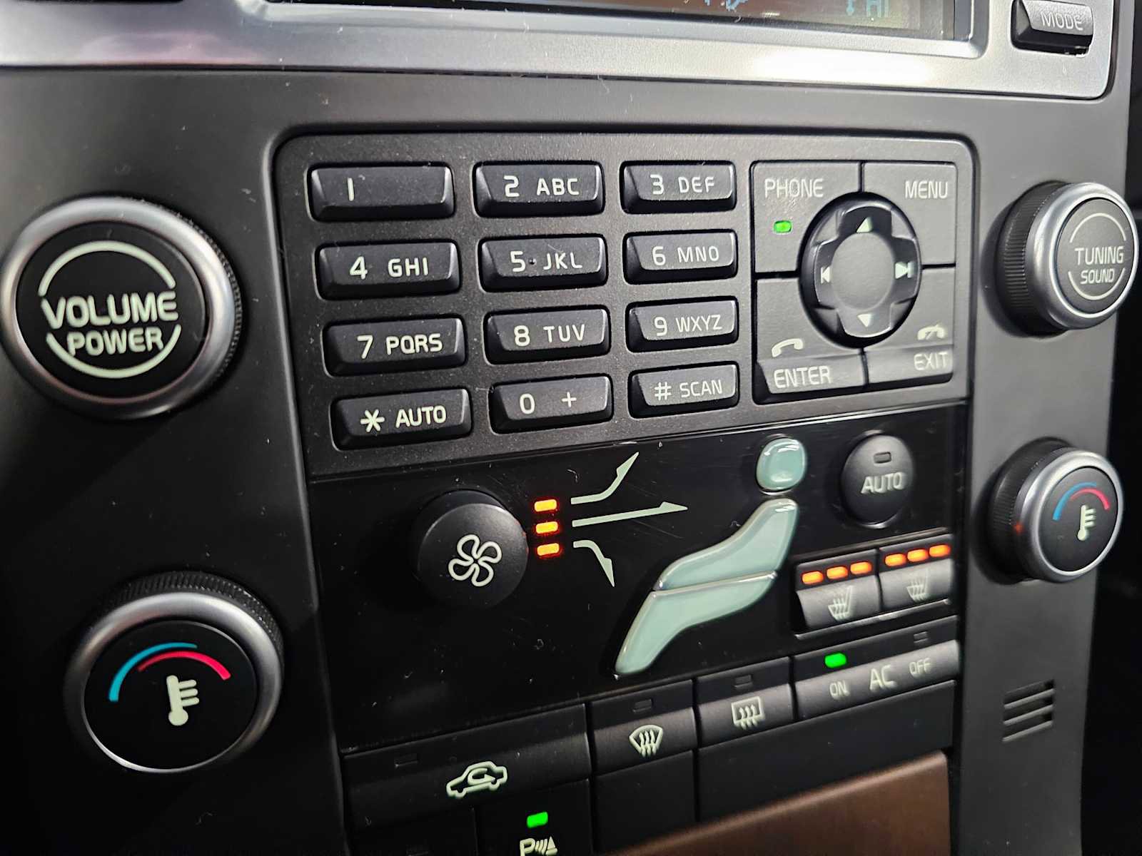 Used 2009 Volvo XC70 3.2 image 16