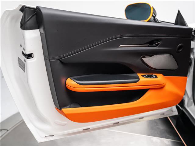 Used 2025 Aston Martin V8 Vantage Coupe image 22