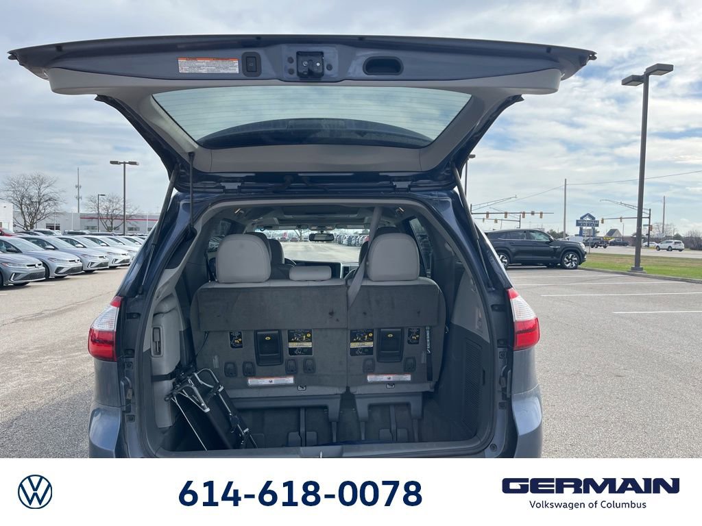 Used 2017 Toyota Sienna XLE Premium image 16