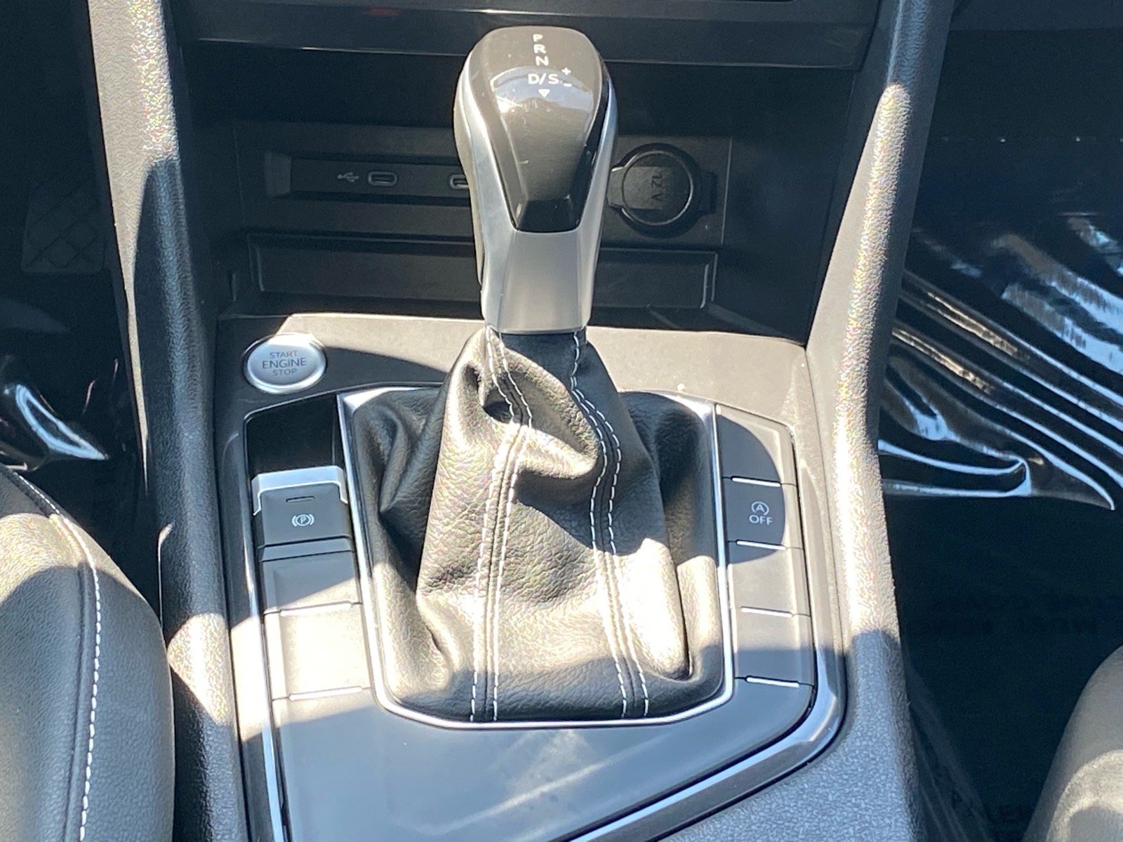 Certified 2023 Volkswagen Tiguan SE FWD image 10