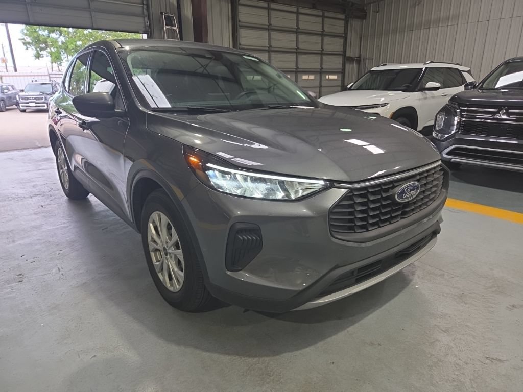 Used 2025 Ford Escape Active FWD image 6