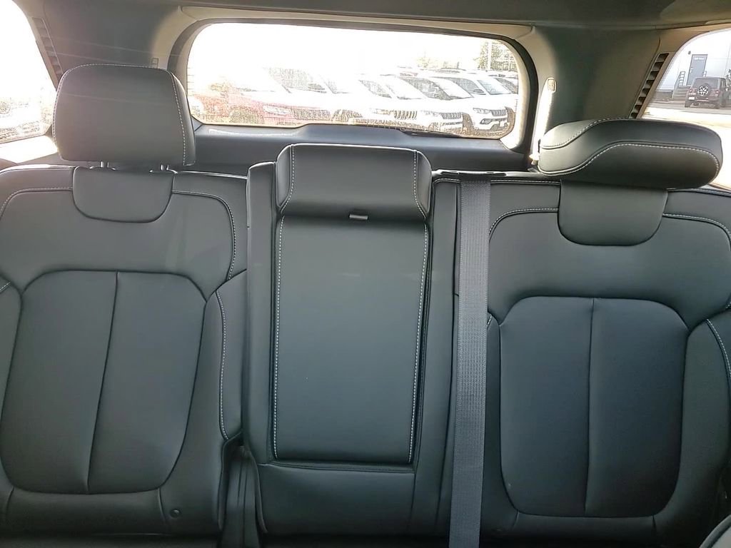 New 2025 Jeep Grand Cherokee Limited w/ MOPAR Finishing Package image 21