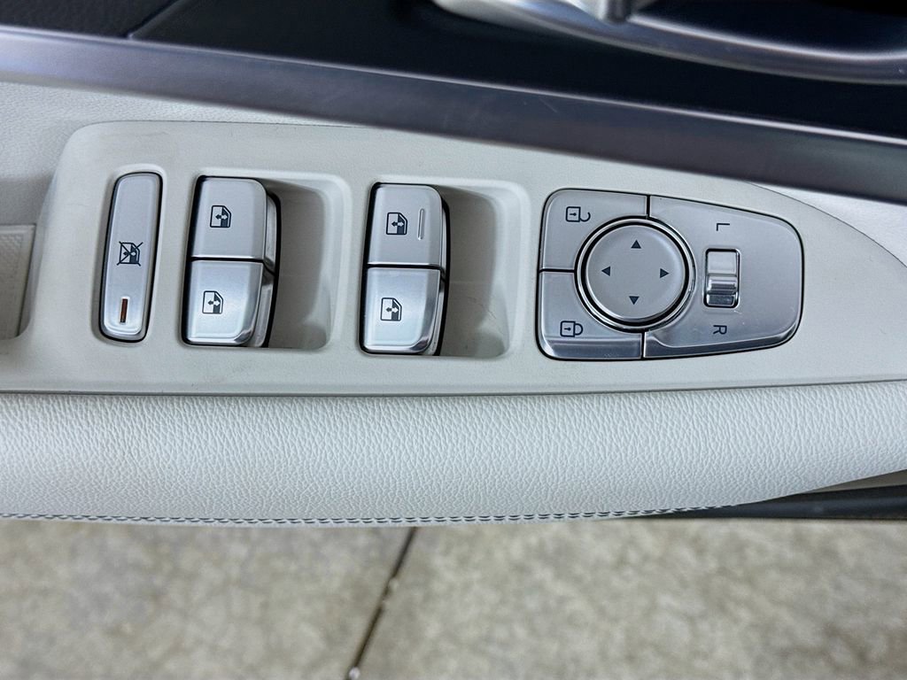 Used 2025 Genesis G70 2.5T image 19