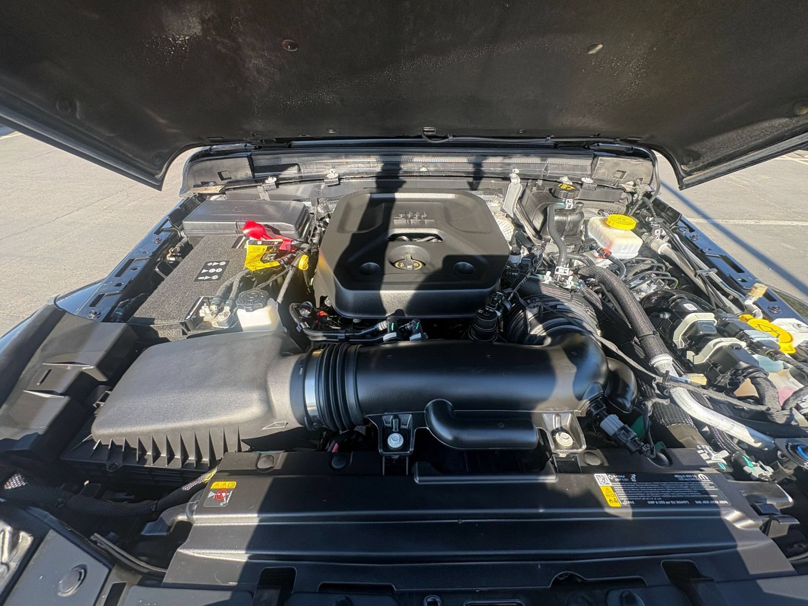 Used 2025 Jeep Wrangler Unlimited Sahara AWD/4WD image 32