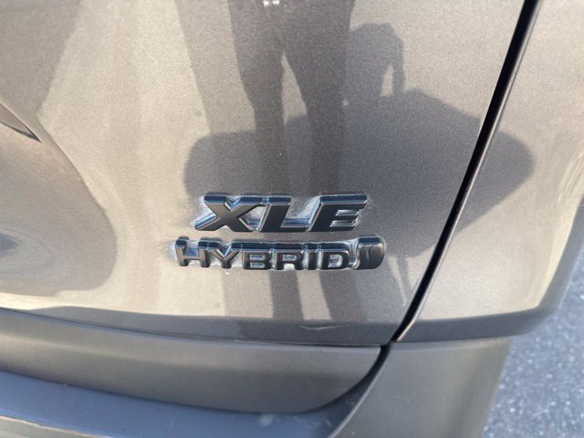 Used 2021 Toyota RAV4 XLE AWD/4WD image 30