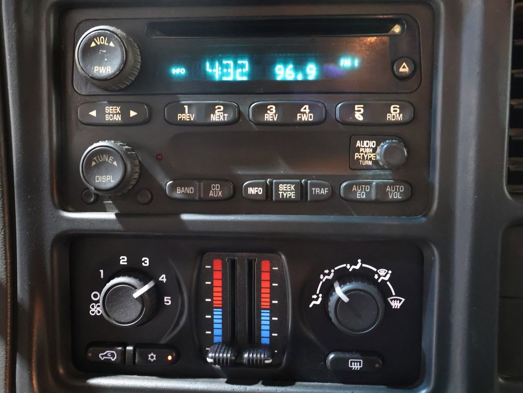 Used 2004 Chevrolet Silverado 3500 4x4 Extended Cab w/ Heavy-Duty Power Package image 23