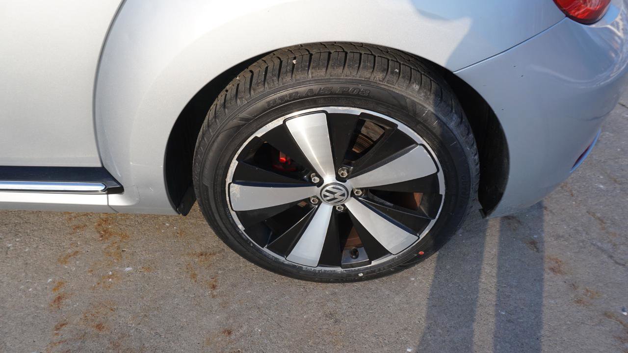 Used 2013 Volkswagen Beetle 2.0T image 18