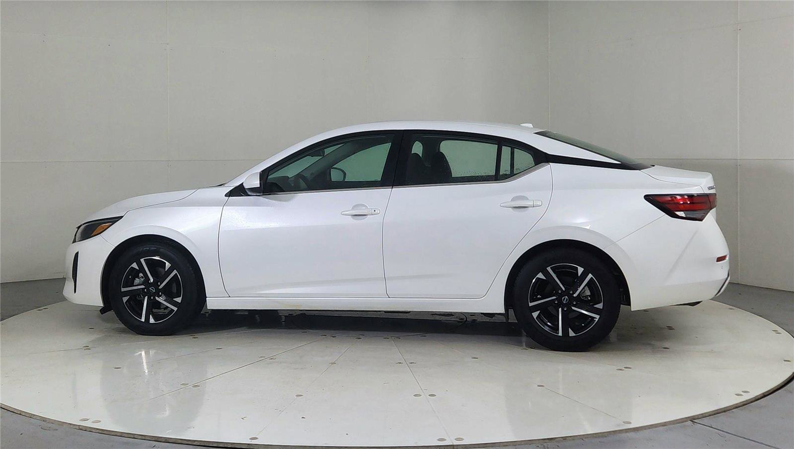 Used 2024 Nissan Sentra SV image 4