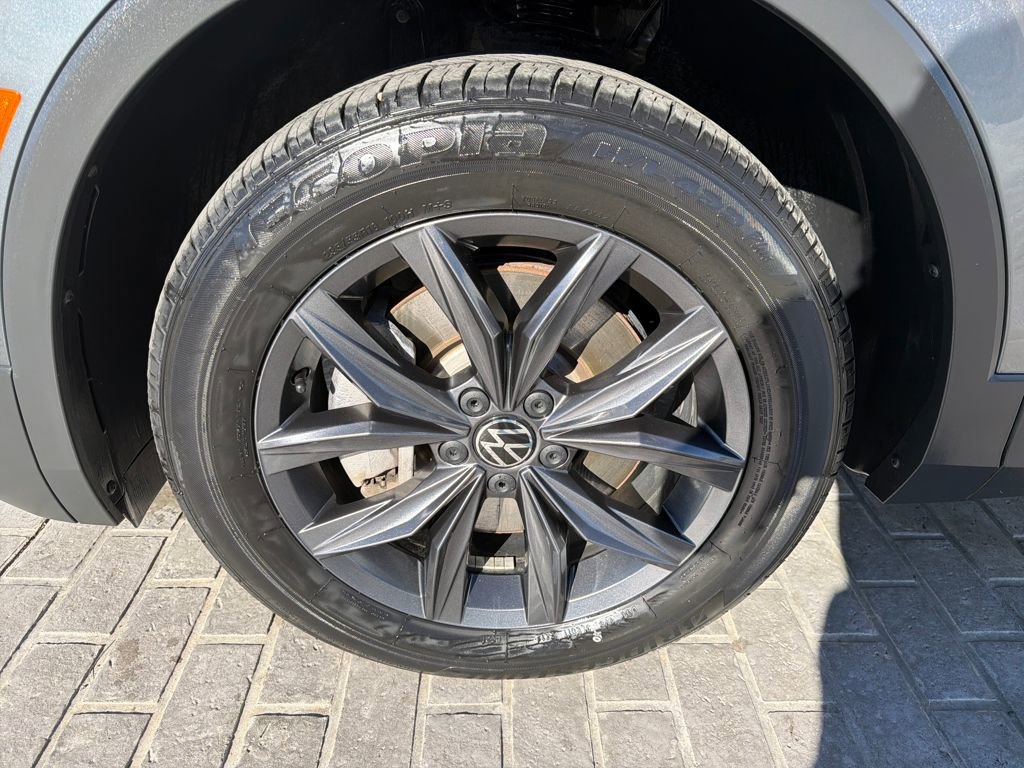 Certified 2022 Volkswagen Tiguan SE w/ Panoramic Sunroof Package image 28