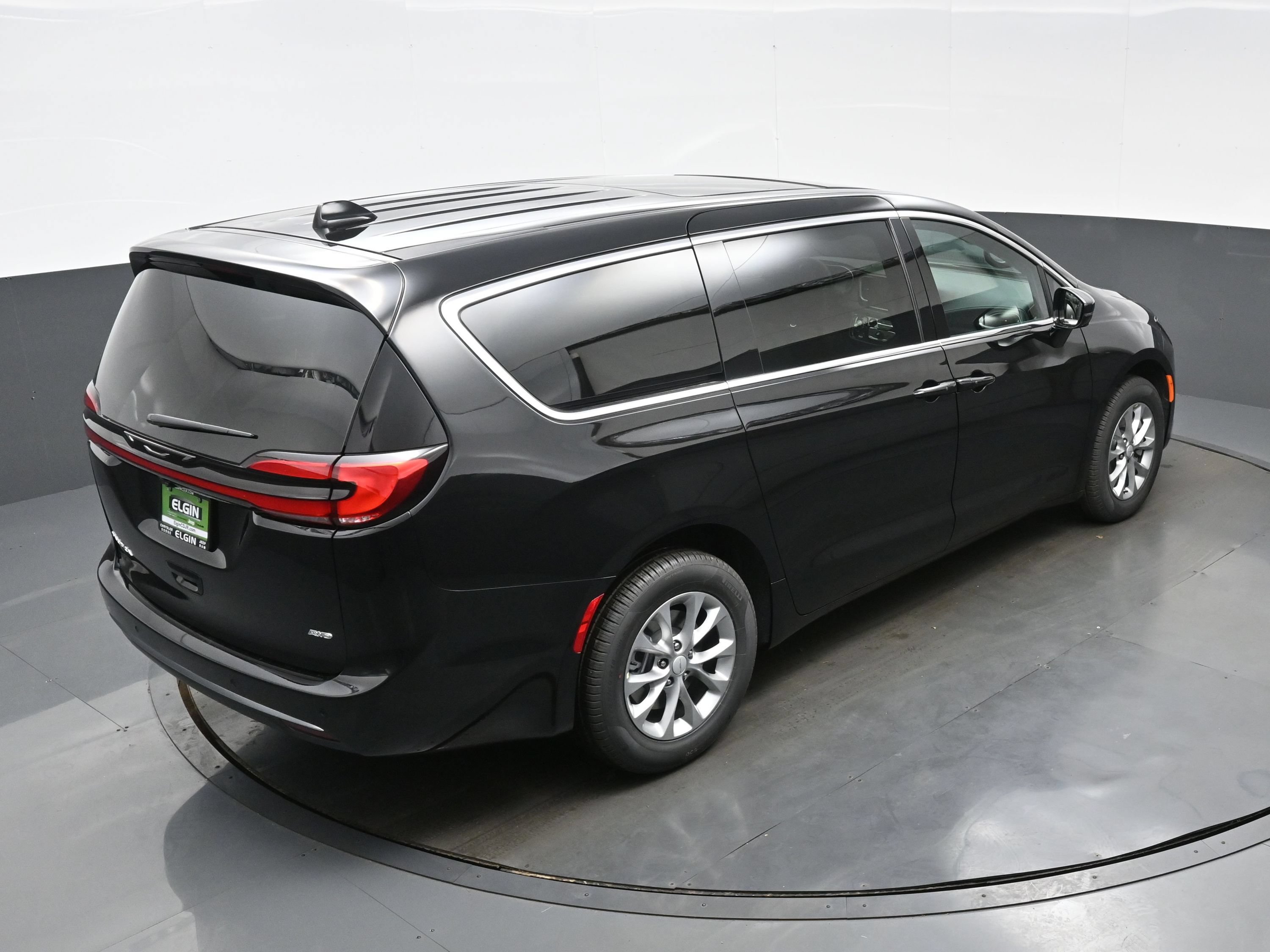 New 2027 Chrysler Pacifica Select AWD/4WD image 26