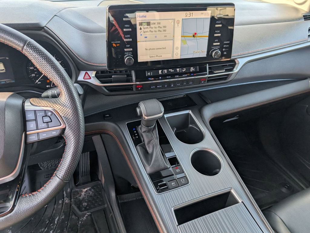 Used 2022 Toyota Sienna XSE image 30