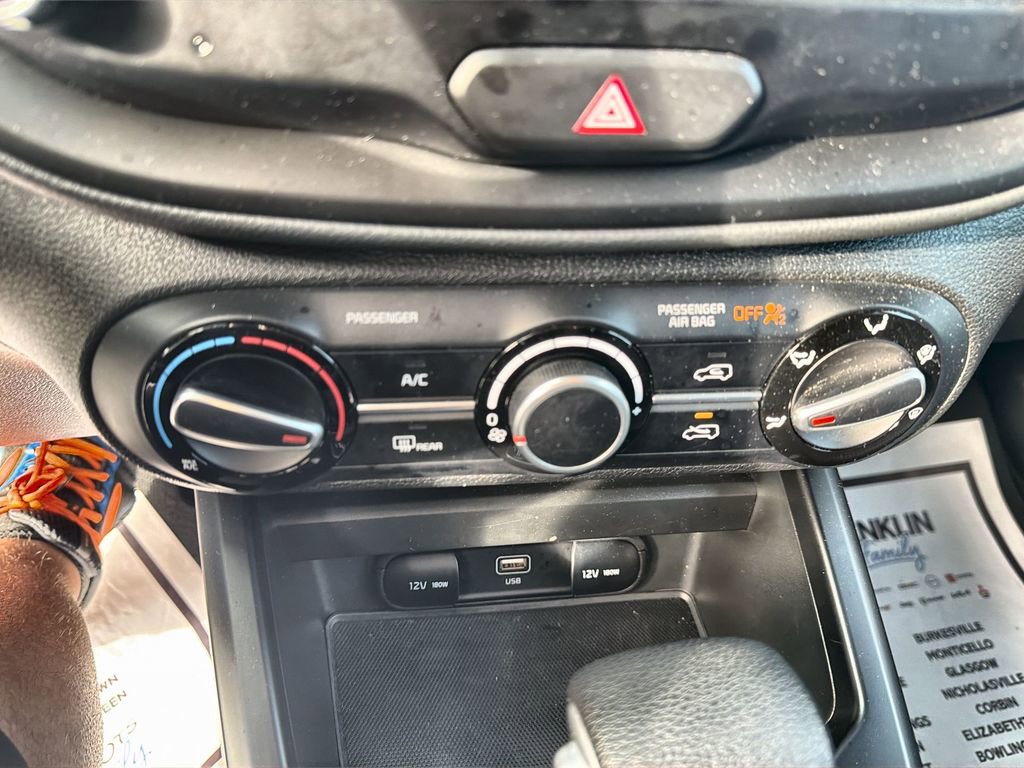 Used 2025 Kia Soul LX w/ LX Technology Package FWD image 18