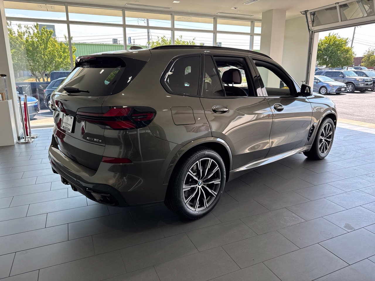Used 2026 BMW X5 xDrive50e w/ M Sport Package AWD/4WD image 8