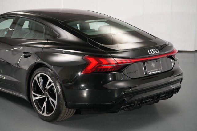 Used 2023 Audi e-tron GT Premium Plus w/ Performance Package AWD/4WD image 17