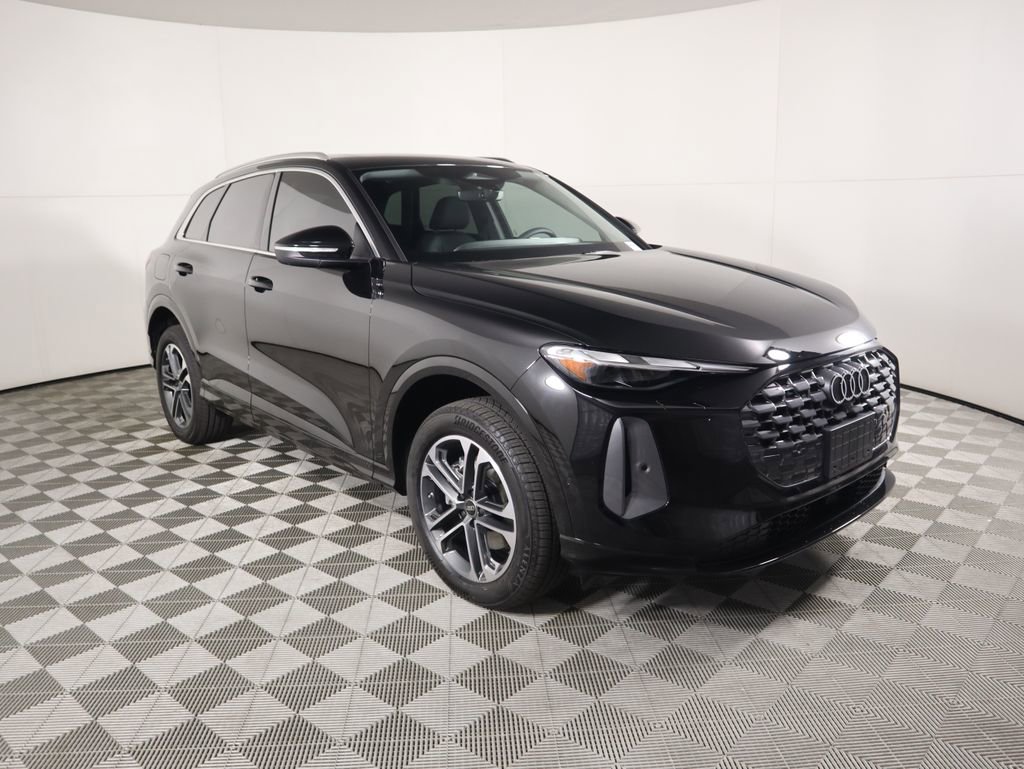 Used 2025 Audi Q5 Premium w/ Convenience Package image 4