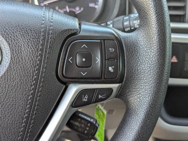Used 2019 Toyota Highlander LE image 32
