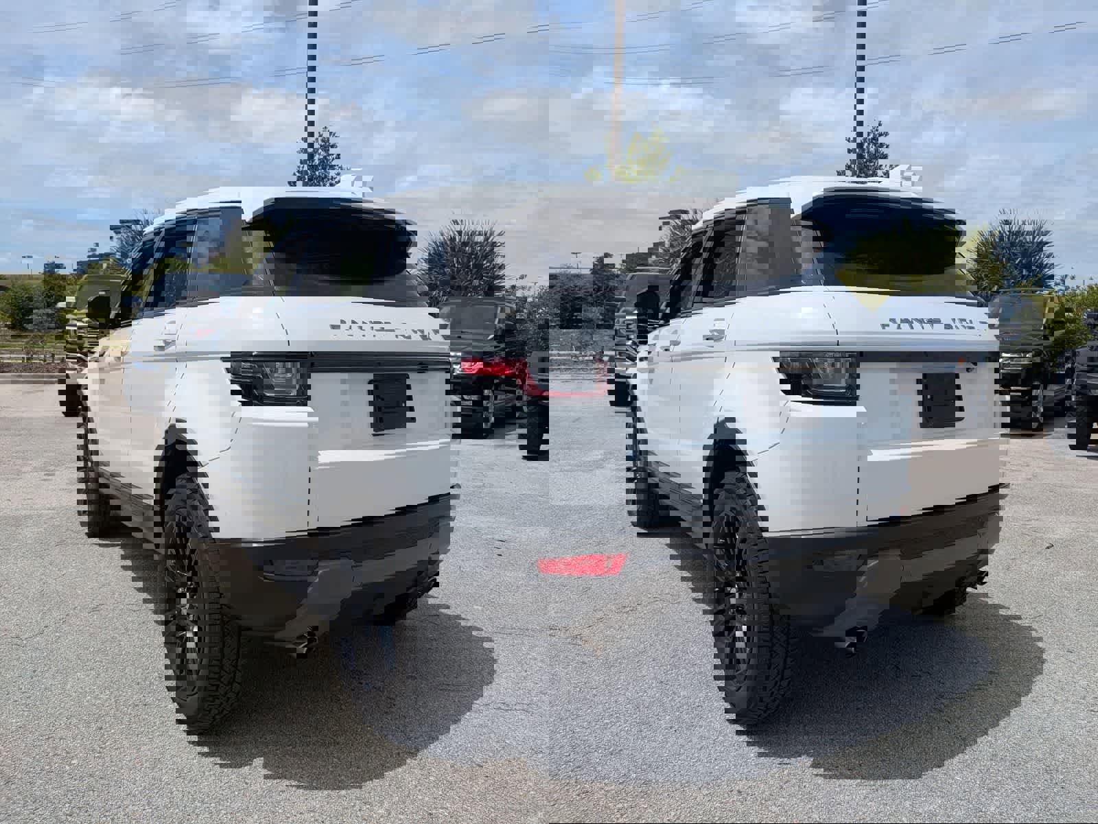 Used 2019 Land Rover Range Rover Evoque SE Premium image 6