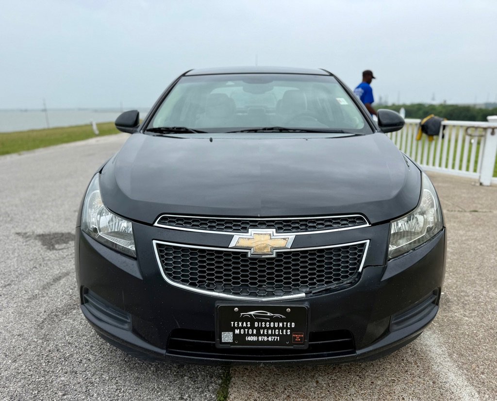 Used 2011 Chevrolet Cruze LTZ FWD image 2