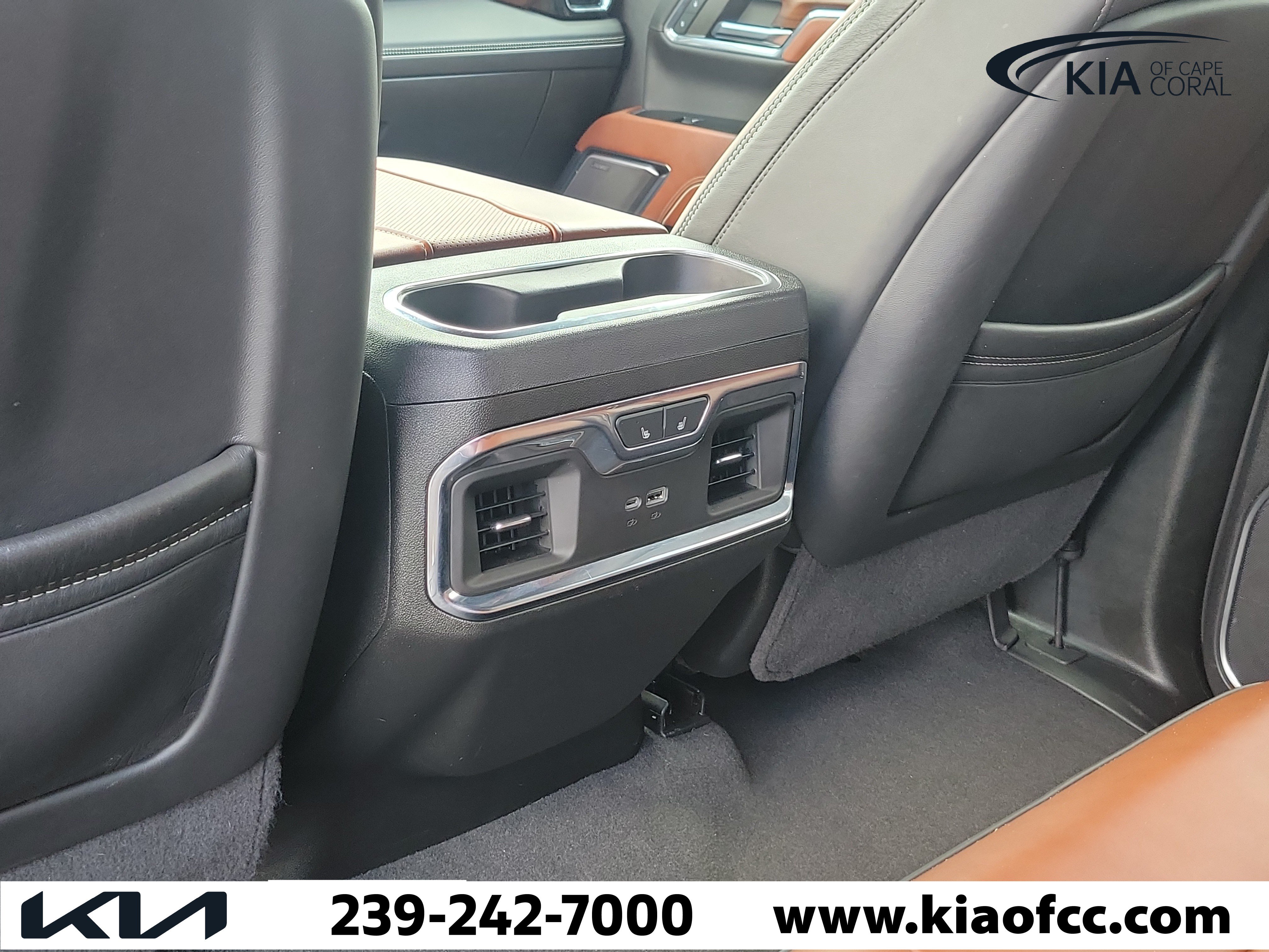 Used 2024 GMC Sierra 3500 Denali Ultimate AWD/4WD image 13