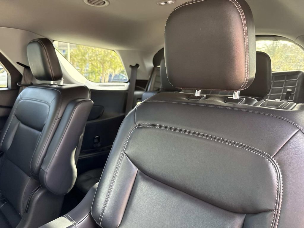 Used 2021 Ford Explorer XLT w/ Equipment Group 202A image 15