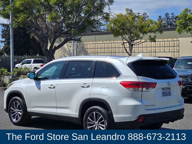 Used 2019 Toyota Highlander XLE image 3