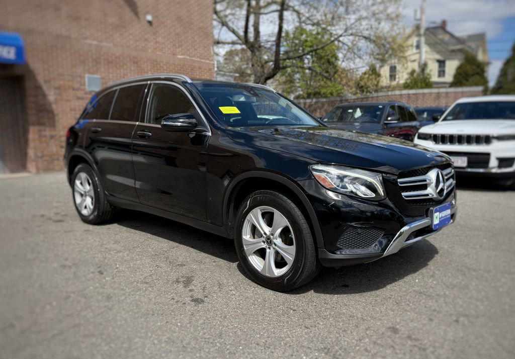 Used 2017 Mercedes-Benz GLC 300 4MATIC image 3