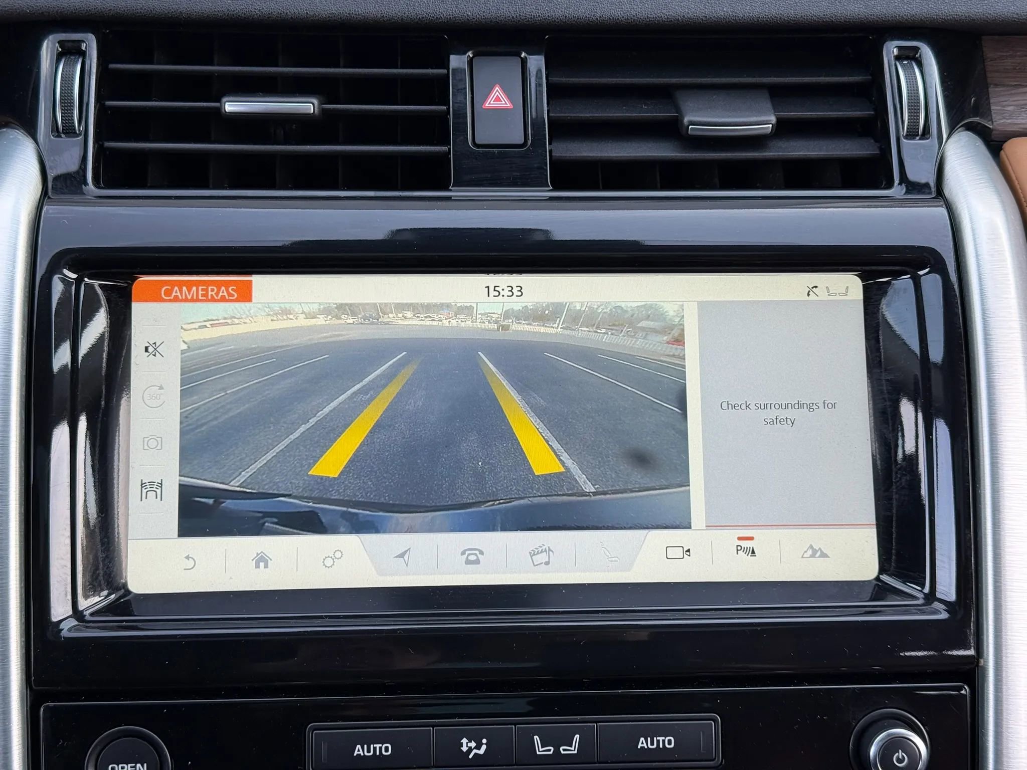 Used 2018 Land Rover Discovery HSE Luxury image 23