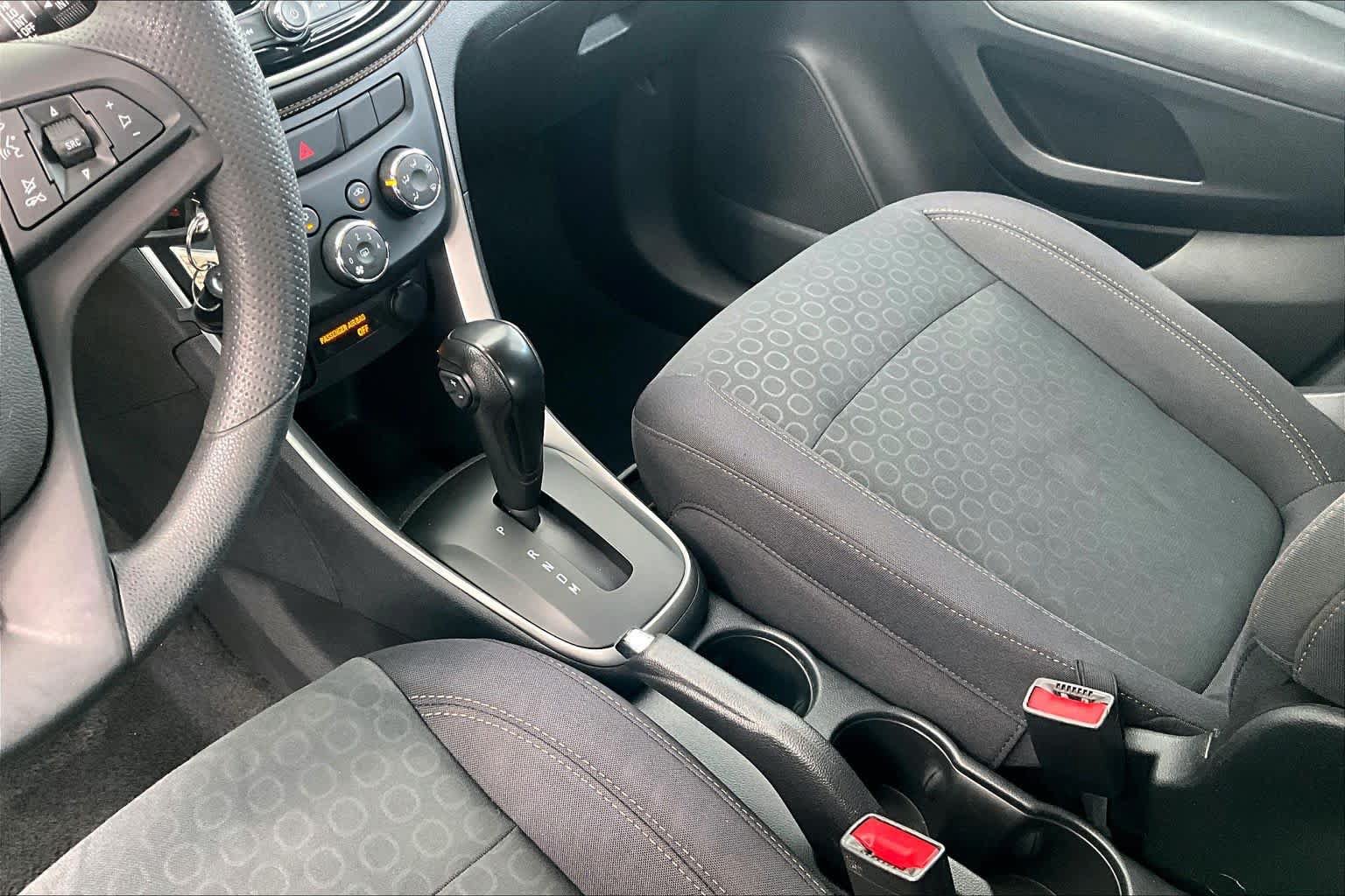 Used 2020 Chevrolet Trax LS FWD image 16