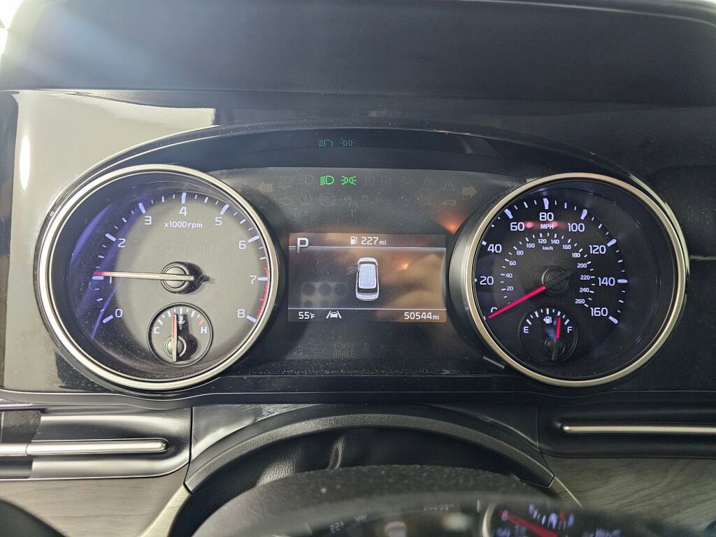 Used 2024 Kia Carnival EX image 24