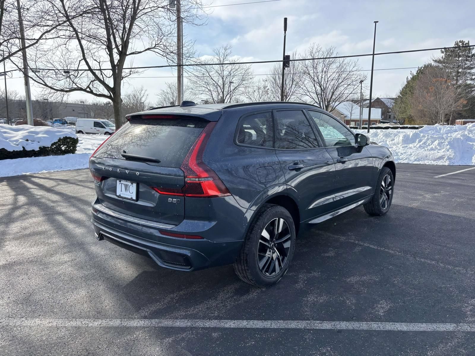 New 2026 Volvo XC60 B5 Plus w/ Protection Package Premier AWD/4WD image 7