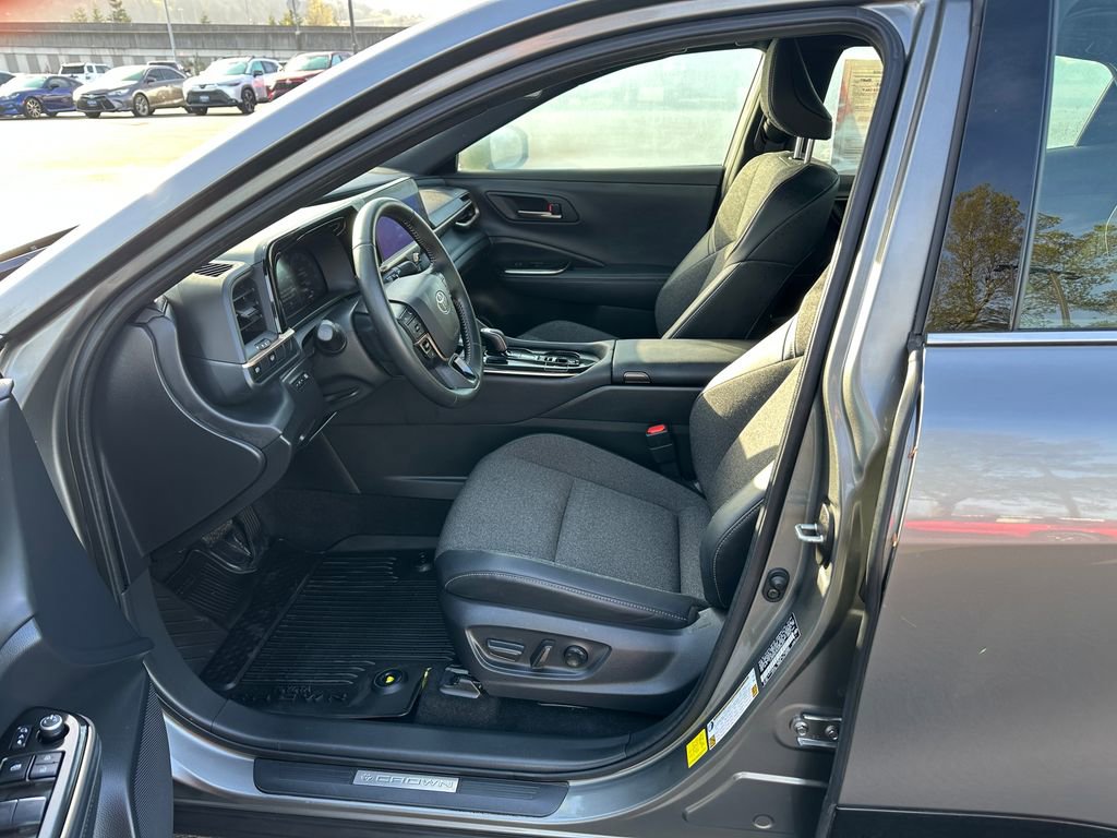 Used 2024 Toyota Crown XLE image 11