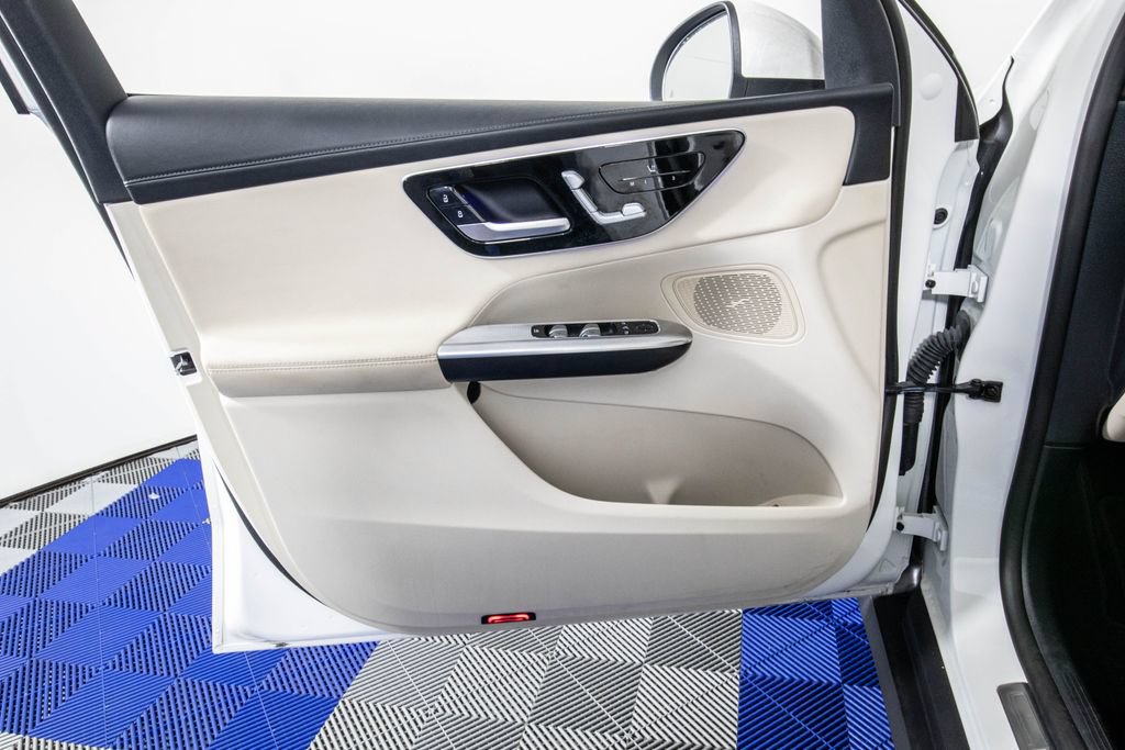 Used 2025 Mercedes-Benz GLC 300 image 14