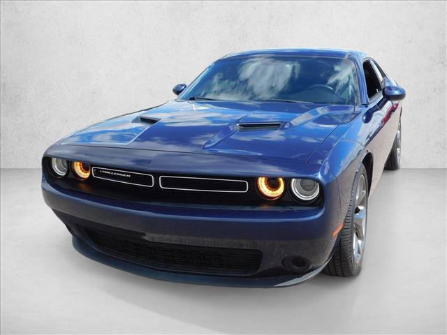 Used 2016 Dodge Challenger SXT w/ Driver Convenience Group RWD image 2