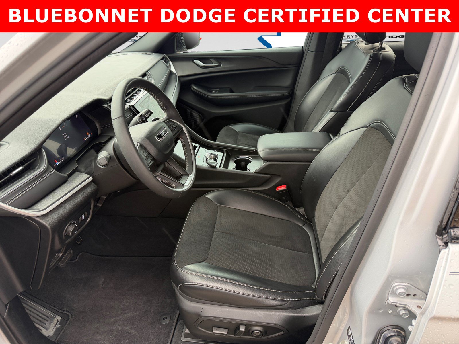 Used 2024 Jeep Grand Cherokee Altitude AWD/4WD image 11