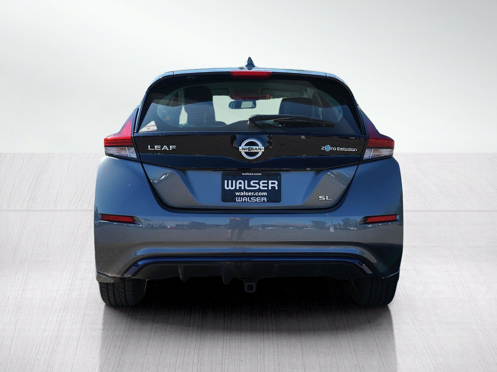 Used 2018 Nissan Leaf SL w/ SL Technology Package FWD image 4