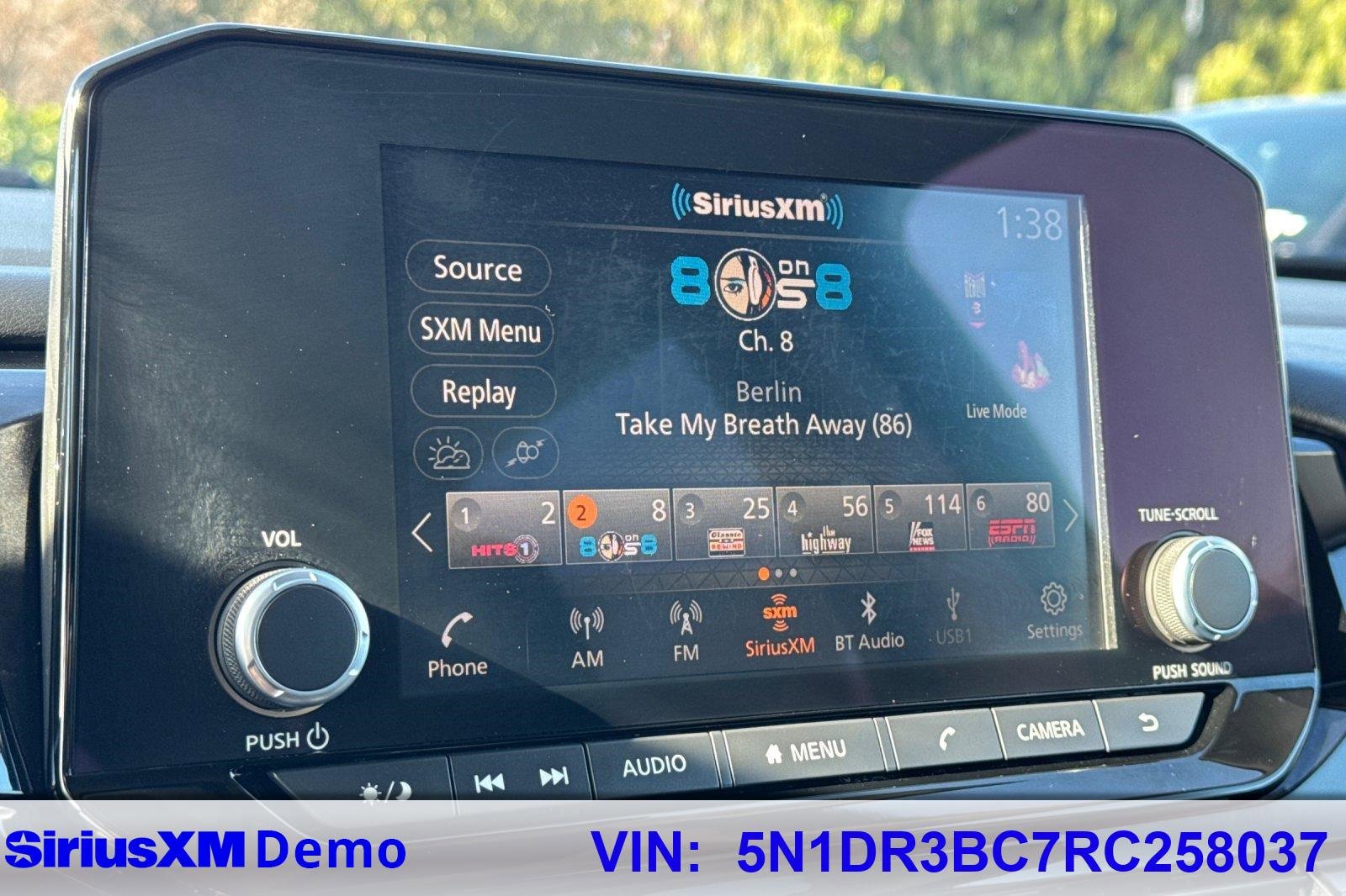 Used 2024 Nissan Pathfinder SV image 31