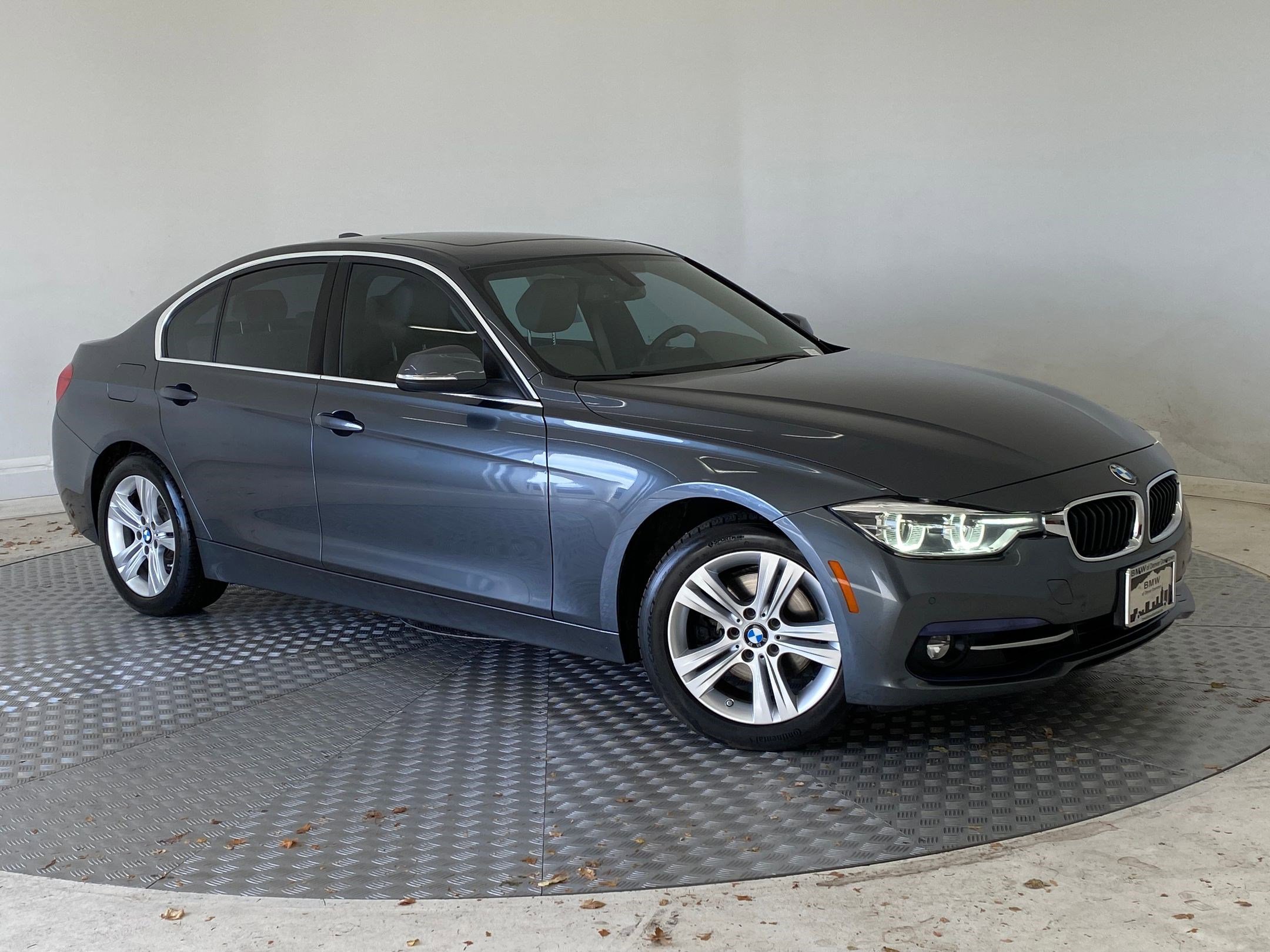 Used 2017 BMW 330i Sedan image 6