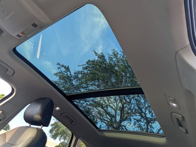 Used 2022 Volkswagen Taos SE image 18