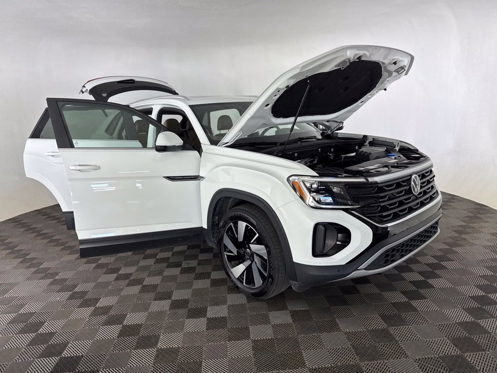 Used 2025 Volkswagen Atlas Cross Sport SE AWD/4WD image 13