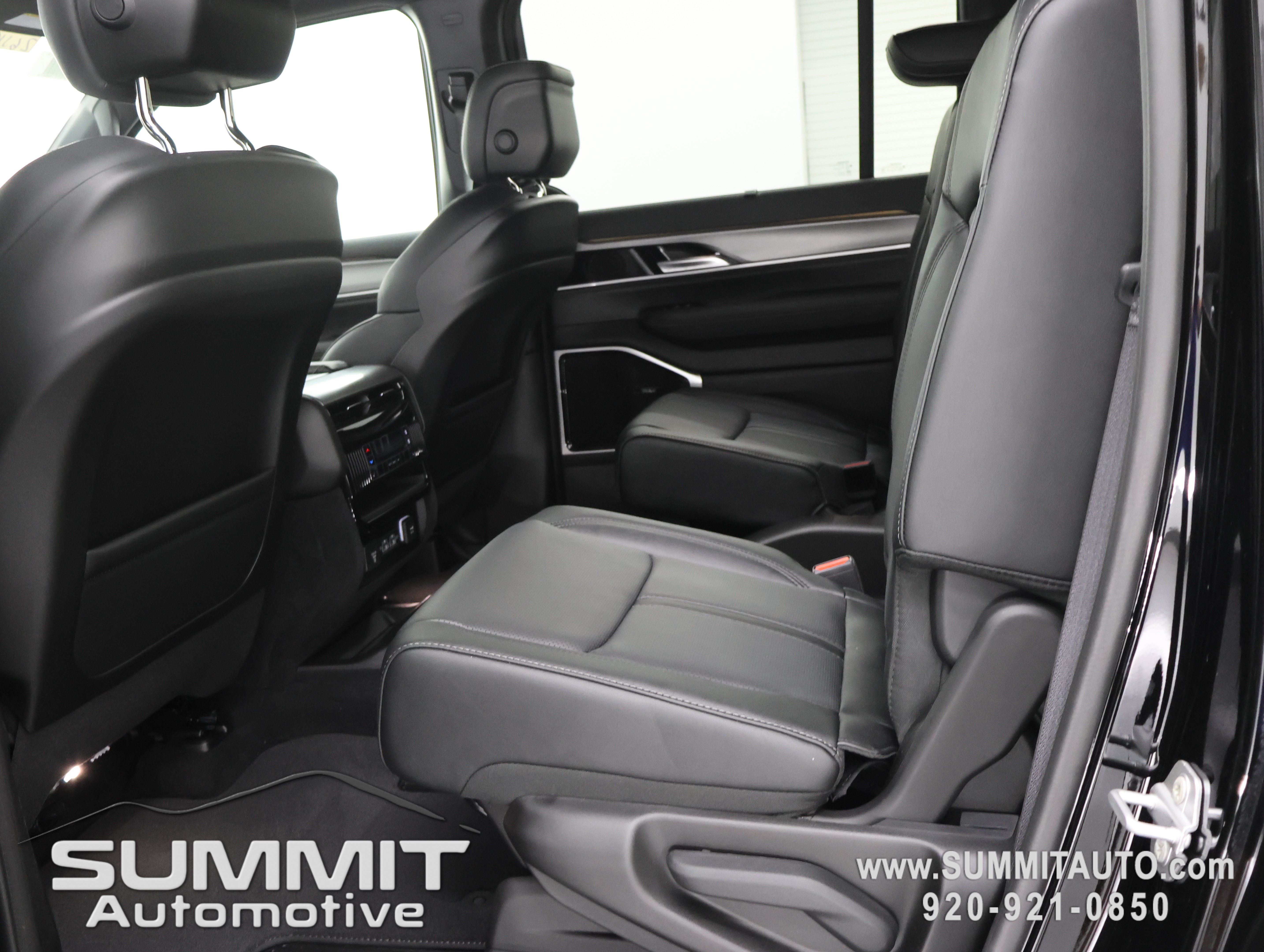 New 2026 Jeep Grand Wagoneer L Limited AWD/4WD image 8