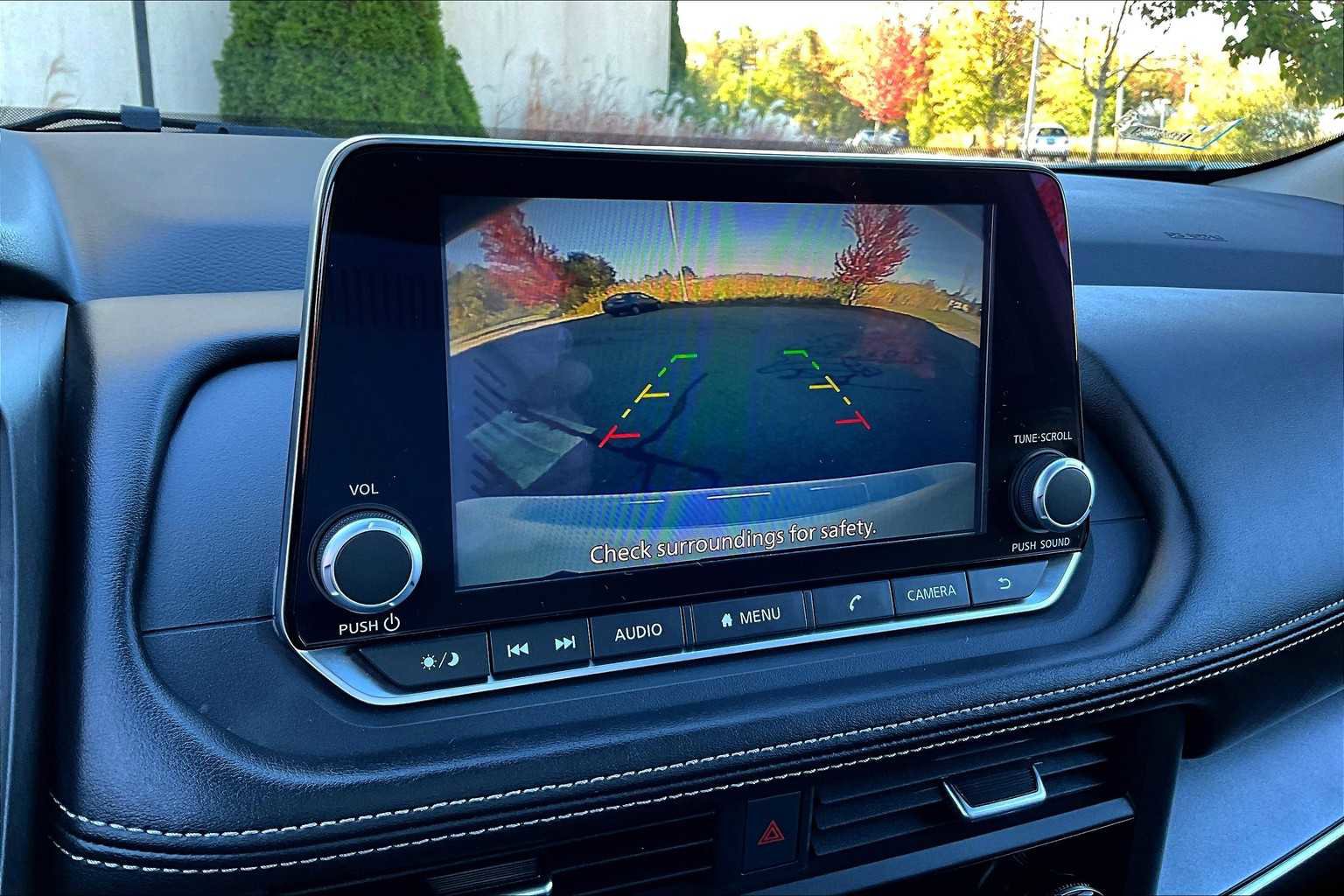 Used 2025 Nissan Rogue SV image 28