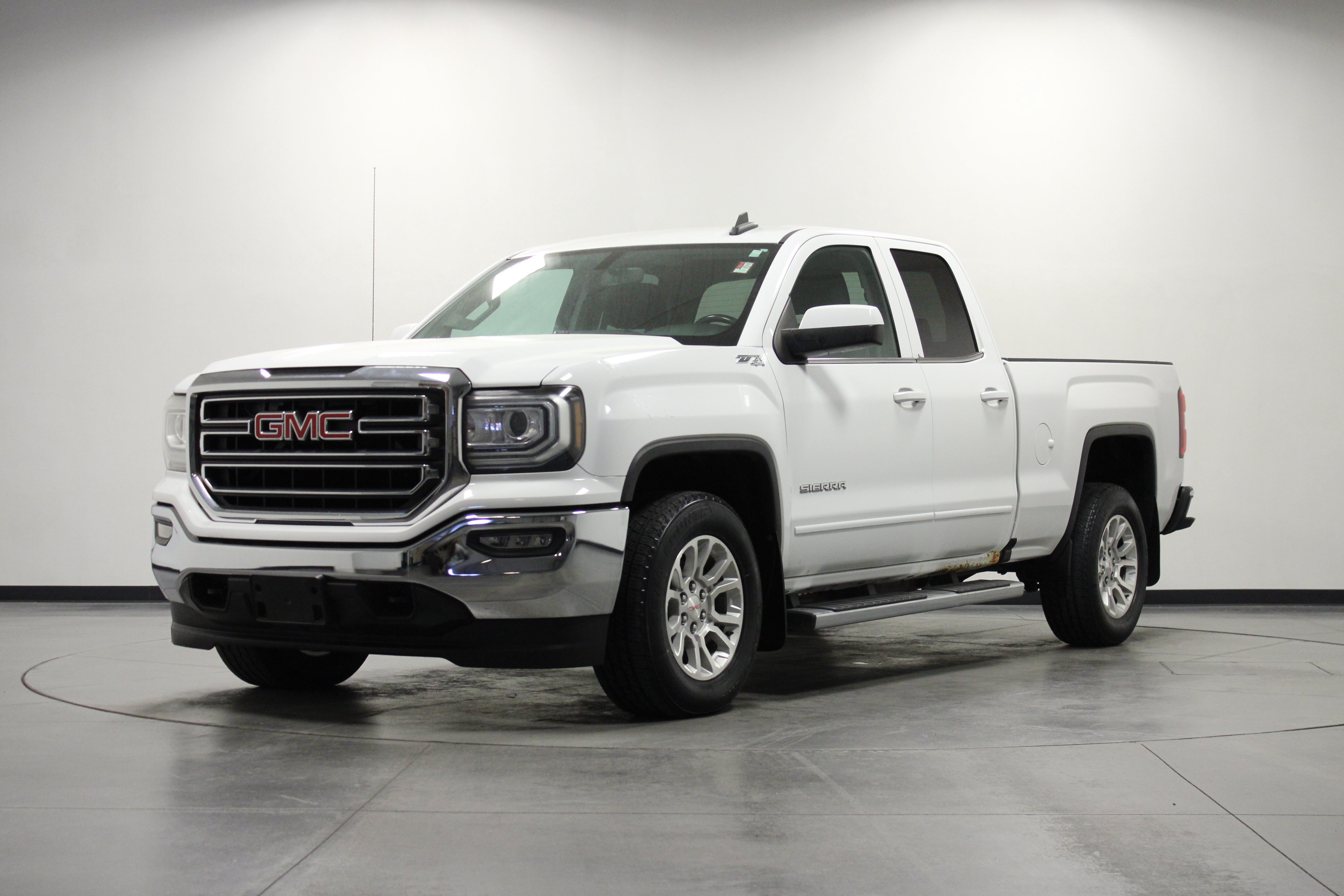 Used 2016 GMC Sierra 1500 SLE w/ SLE Value Package AWD/4WD image 8