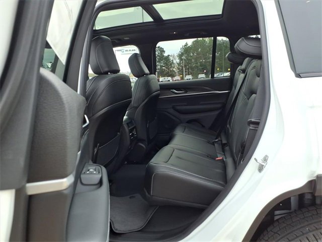 New 2025 Jeep Grand Cherokee Limited image 18