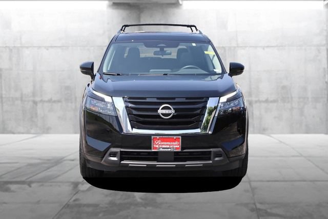 Certified 2025 Nissan Pathfinder SV w/ SV Premium Package FWD image 4