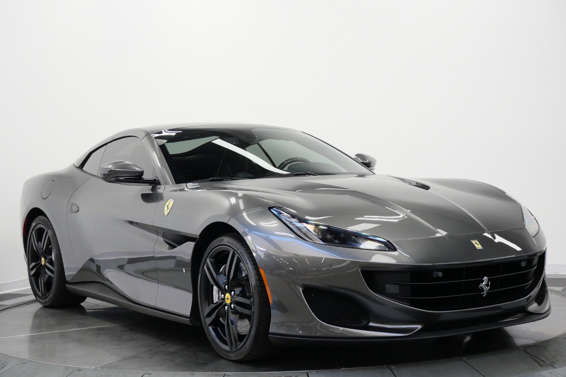 Used 2019 Ferrari Portofino RWD image 3