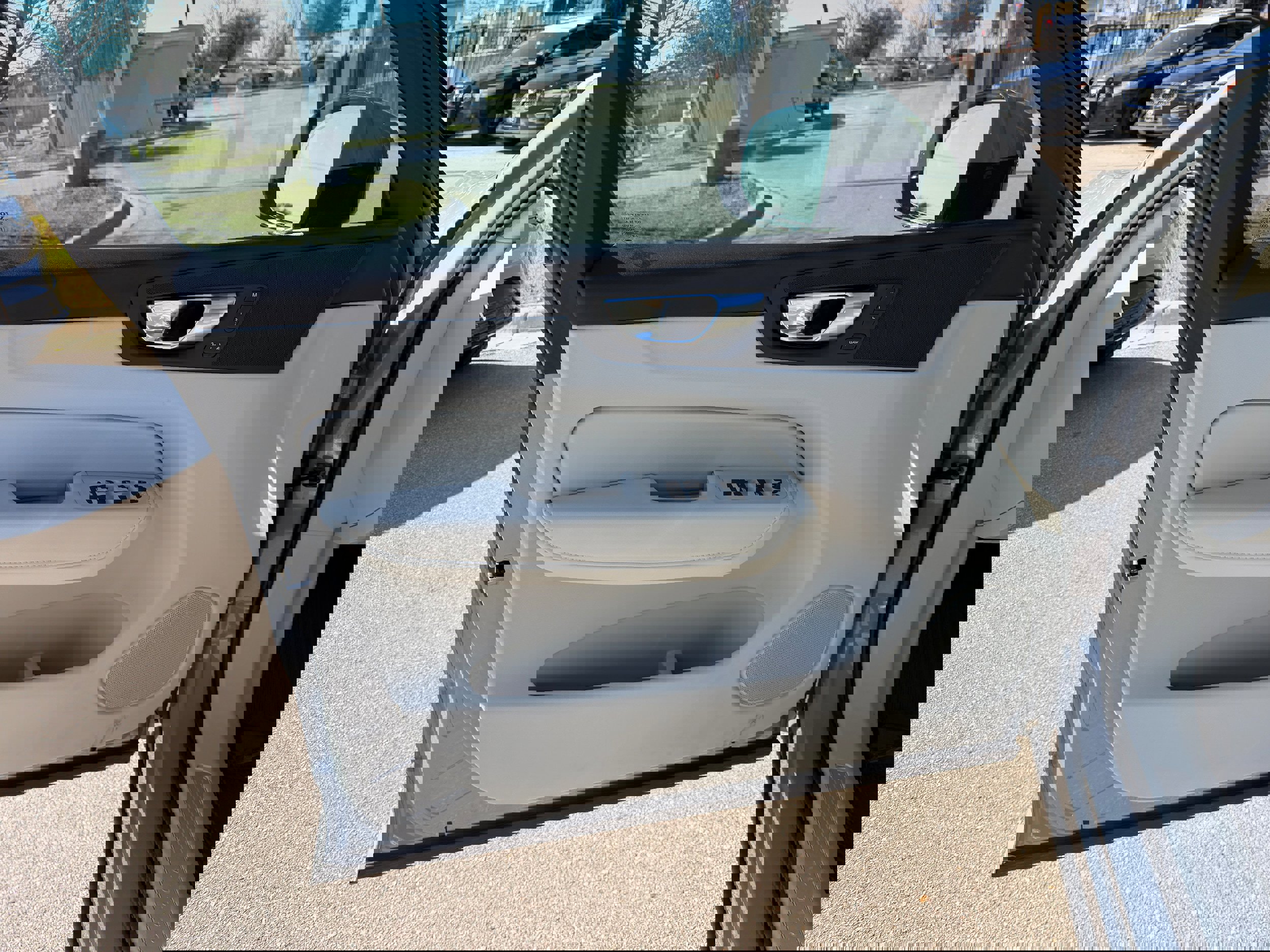 Used 2025 Volvo XC60 T8 Core w/ Protection Package Premier image 17