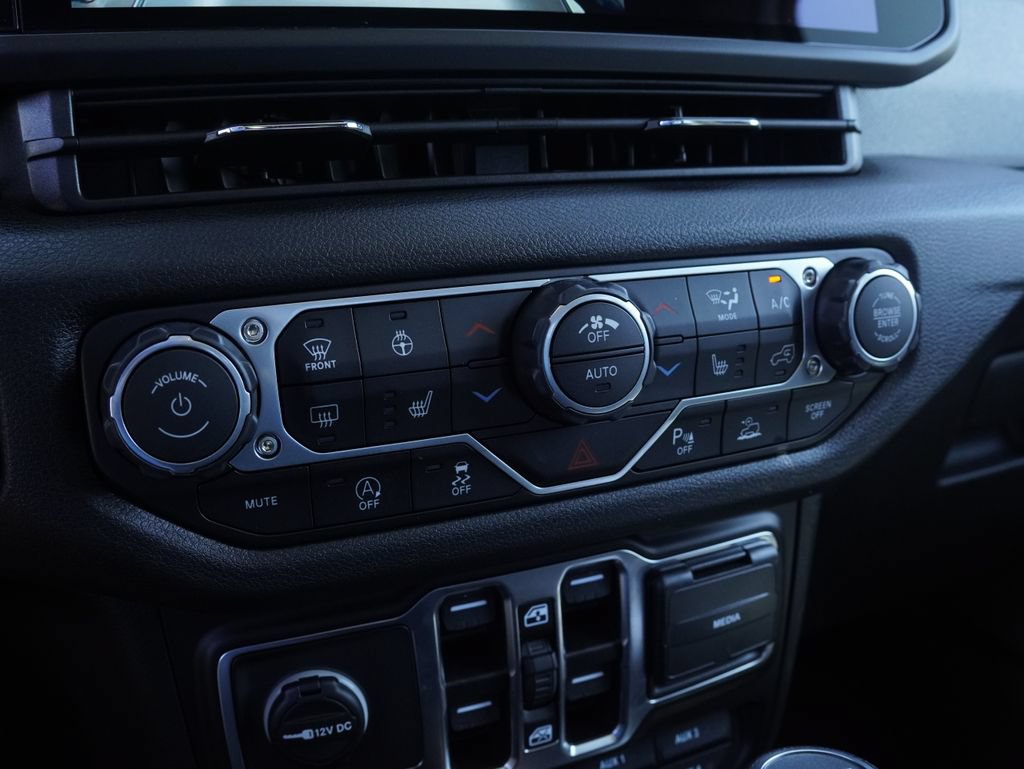 Certified 2025 Jeep Gladiator Sport AWD/4WD image 19