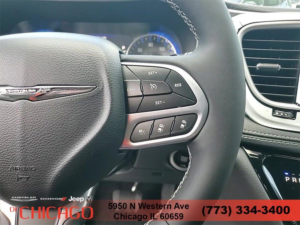 New 2025 Chrysler Pacifica Select FWD image 17