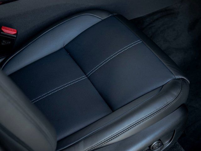 Used 2025 Land Rover Range Rover Velar Dynamic SE image 28