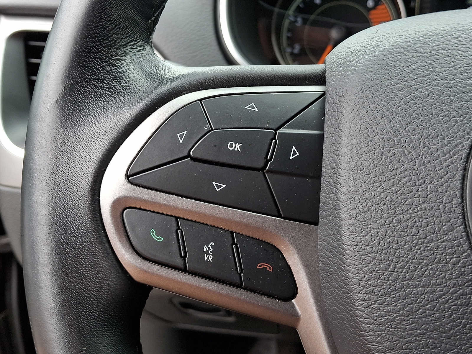 Used 2019 Jeep Cherokee Latitude Plus AWD/4WD image 21